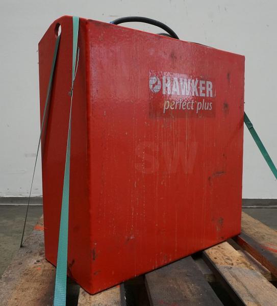 HAWKER 24 Volt 3 PzB 225 Ah - Akkumulátor - Anyagmozgató gép: 2 kép. HAWKER 24 Volt 3 PzB 225 Ah - Akkumulátor - Anyagmozgató gép: 2 kép.