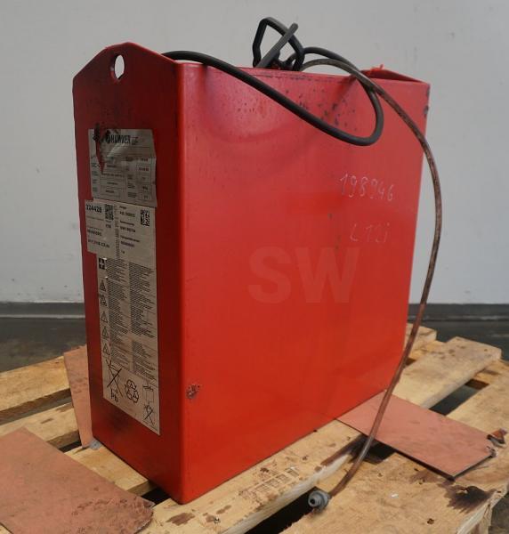 HAWKER 24 Volt 3 PzB 225 Ah - Akkumulátor - Anyagmozgató gép: 1 kép. HAWKER 24 Volt 3 PzB 225 Ah - Akkumulátor - Anyagmozgató gép: 1 kép.