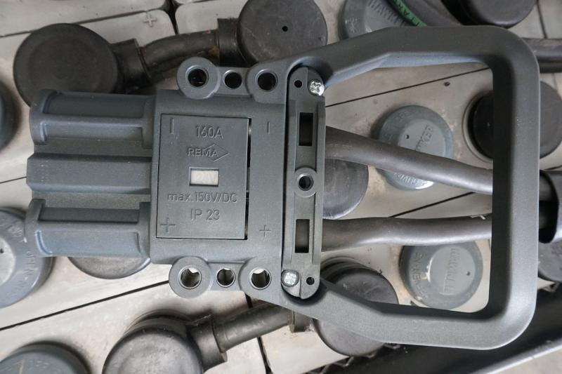 HAWKER 24 Volt 3 PzV 330 Ah - Akkumulátor: 4 kép. HAWKER 24 Volt 3 PzV 330 Ah - Akkumulátor: 4 kép.