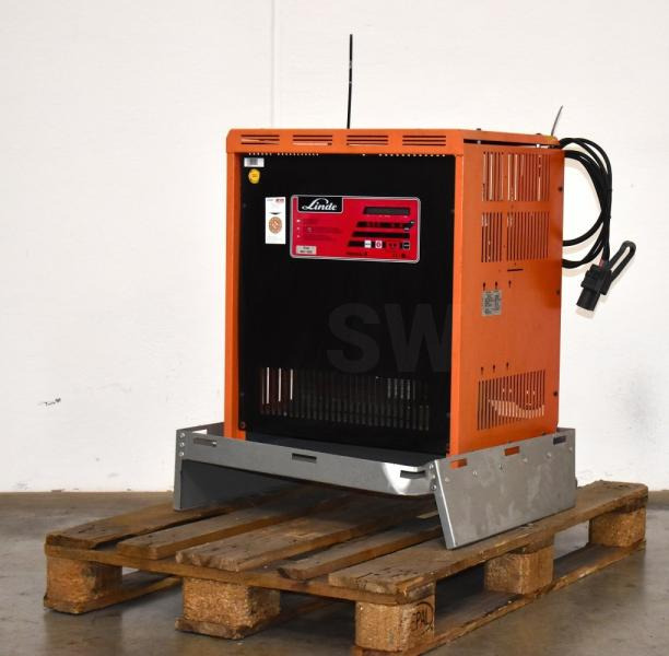 INDUSTRIE AUTOMATION intronic B puls D 48V/90A - Akkumulátor: 1 kép. INDUSTRIE AUTOMATION intronic B puls D 48V/90A - Akkumulátor: 1 kép.