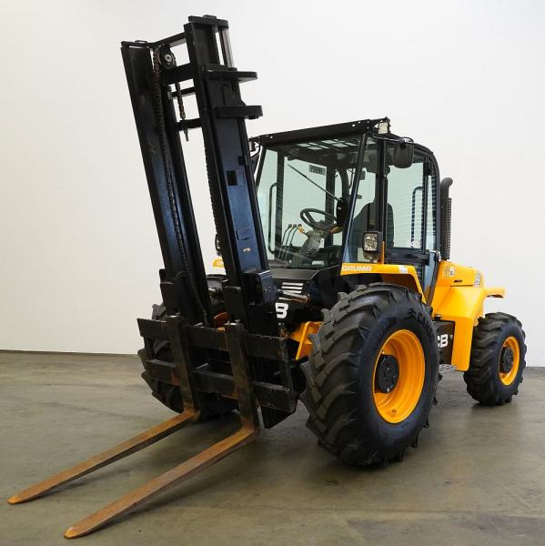 Jcb 940-4 - Terepjáró képességű targoncá: 1 kép. Jcb 940-4 - Terepjáró képességű targoncá: 1 kép.