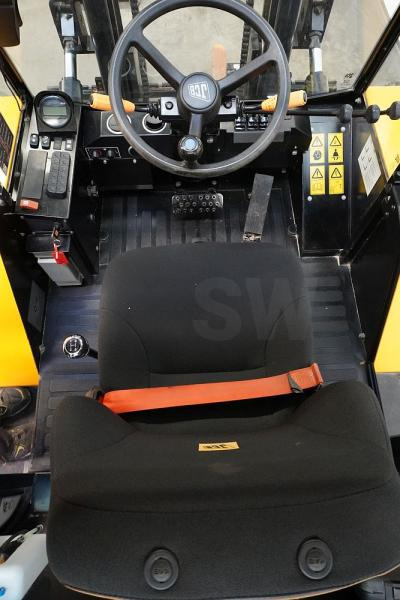 Jcb 940-4 - Terepjáró képességű targoncá: 3 kép. Jcb 940-4 - Terepjáró képességű targoncá: 3 kép.