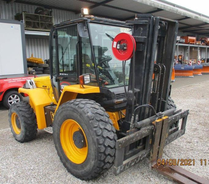 Jcb 940-4 - Terepjáró képességű targoncá: 1 kép. Jcb 940-4 - Terepjáró képességű targoncá: 1 kép.