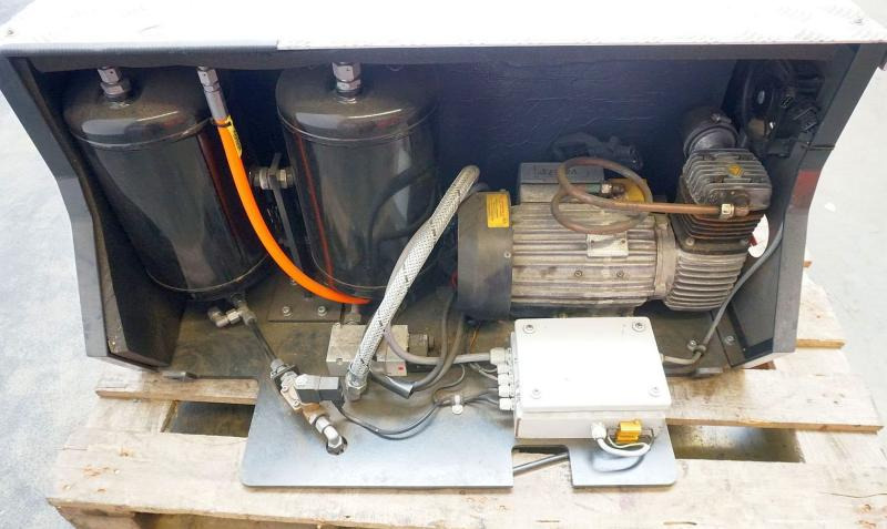 LINDE Kompressor für Druckluftbremsanlage Linde P 80 - Fék alkatrészek - Elektromos vontató: 2 kép. LINDE Kompressor für Druckluftbremsanlage Linde P 80 - Fék alkatrészek - Elektromos vontató: 2 kép.