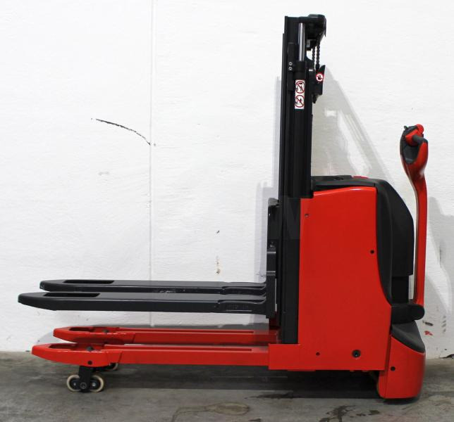 Linde D 08 1160-01 - Emelőtargoncá: 3 kép. Linde D 08 1160-01 - Emelőtargoncá: 3 kép.