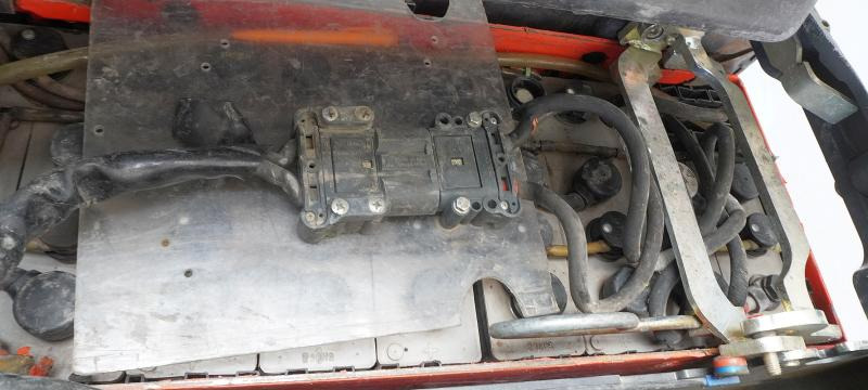 Linde D 12 HP SP 133 - Emelőtargoncá: 4 kép. Linde D 12 HP SP 133 - Emelőtargoncá: 4 kép.