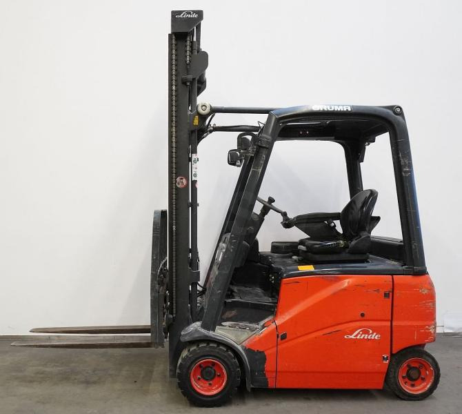 Linde E 18 PH 386 - Elektromos targonca: 4 kép. Linde E 18 PH 386 - Elektromos targonca: 4 kép.