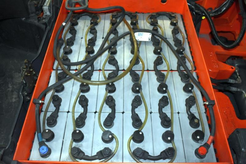 Linde E 18 PH EVO 386-02 - Elektromos targonca: 5 kép. Linde E 18 PH EVO 386-02 - Elektromos targonca: 5 kép.