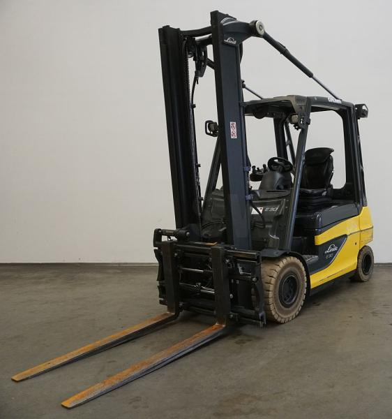 Linde E 30 387 - Elektromos targonca: 1 kép. Linde E 30 387 - Elektromos targonca: 1 kép.