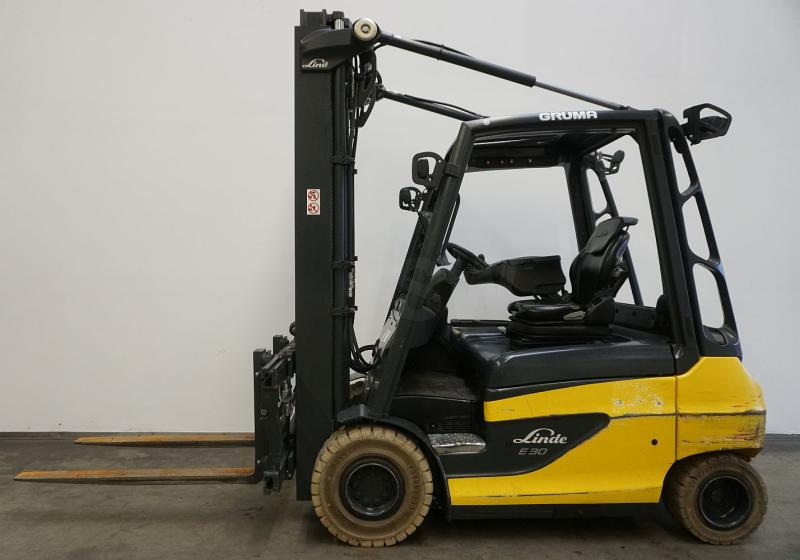 Linde E 30 387 - Elektromos targonca: 4 kép. Linde E 30 387 - Elektromos targonca: 4 kép.
