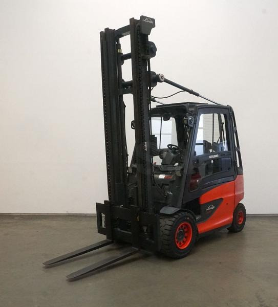Linde E 35/600 H 388 - Elektromos targonca: 1 kép. Linde E 35/600 H 388 - Elektromos targonca: 1 kép.