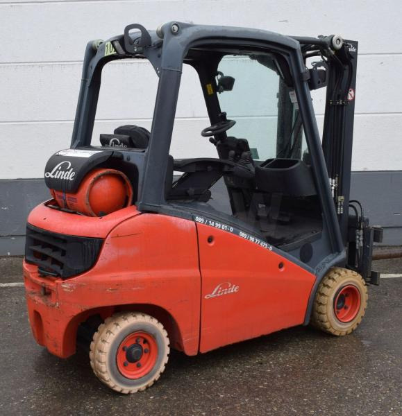 Linde H 20 T 391-00 - Gázüzemű targonca: 2 kép. Linde H 20 T 391-00 - Gázüzemű targonca: 2 kép.