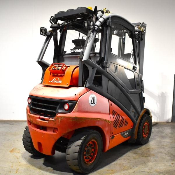 Linde H 40 T EVO 394-02 - Gázüzemű targonca: 2 kép. Linde H 40 T EVO 394-02 - Gázüzemű targonca: 2 kép.