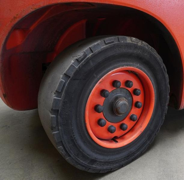 Linde H 40 T EVO 394-02 - Gázüzemű targonca: 5 kép. Linde H 40 T EVO 394-02 - Gázüzemű targonca: 5 kép.