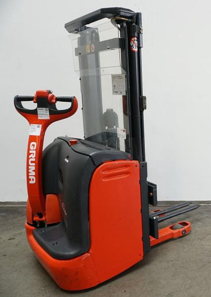 Linde L 10 379 - Emelőtargoncá: 1 kép. Linde L 10 379 - Emelőtargoncá: 1 kép.