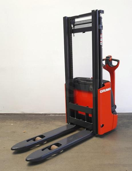 Linde L 12 1172 - Emelőtargoncá: 2 kép. Linde L 12 1172 - Emelőtargoncá: 2 kép.
