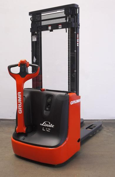 Linde L 12 1172 - Emelőtargoncá: 1 kép. Linde L 12 1172 - Emelőtargoncá: 1 kép.