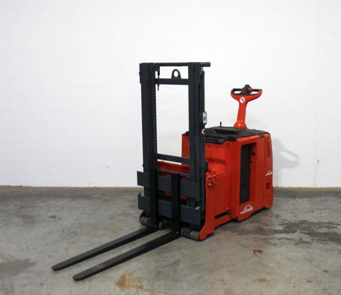 Linde L 12 AC 1170 - Emelőtargoncá: 2 kép. Linde L 12 AC 1170 - Emelőtargoncá: 2 kép.