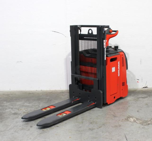 Linde L 12 AP 133 - Emelőtargoncá: 3 kép. Linde L 12 AP 133 - Emelőtargoncá: 3 kép.