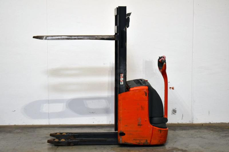 Linde L 12 i 1172 - Emelőtargoncá: 3 kép. Linde L 12 i 1172 - Emelőtargoncá: 3 kép.