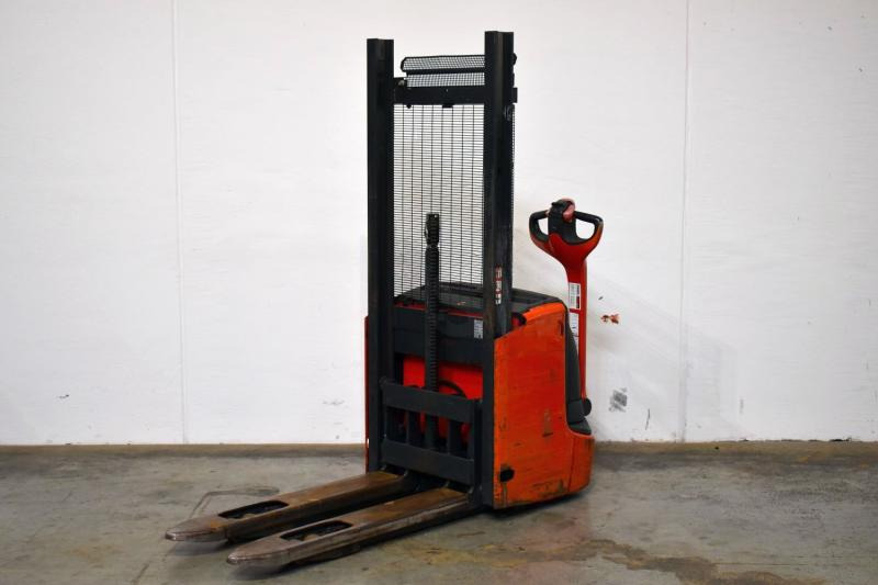 Linde L 12 i 1172 - Emelőtargoncá: 2 kép. Linde L 12 i 1172 - Emelőtargoncá: 2 kép.