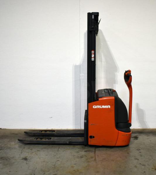 Linde L 12 i 1172 - Emelőtargoncá: 3 kép. Linde L 12 i 1172 - Emelőtargoncá: 3 kép.