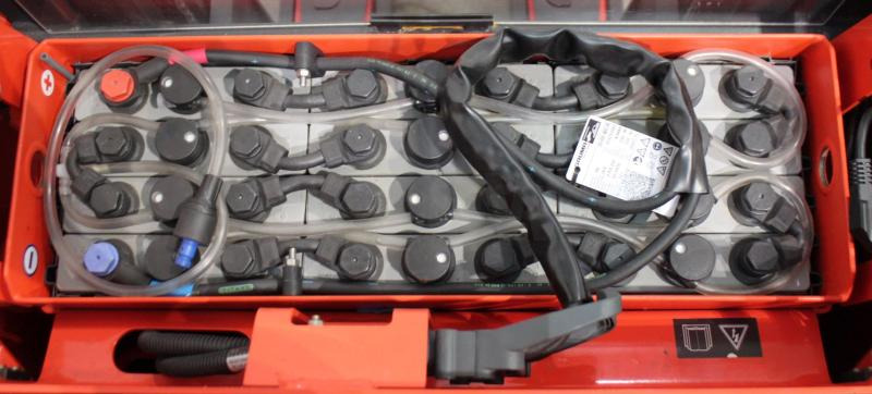 Linde L 14 1173 - Emelőtargoncá: 4 kép. Linde L 14 1173 - Emelőtargoncá: 4 kép.