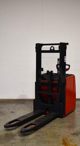 Linde L 14 1173 - Emelőtargoncá: 2 kép. Linde L 14 1173 - Emelőtargoncá: 2 kép.