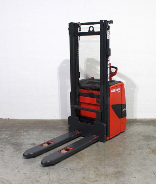 Linde L 14 1173 - Emelőtargoncá: 2 kép. Linde L 14 1173 - Emelőtargoncá: 2 kép.