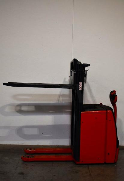 Linde L 14 1173 - Emelőtargoncá: 3 kép. Linde L 14 1173 - Emelőtargoncá: 3 kép.