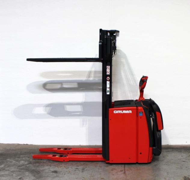 Linde L 14 AP i 1173 - Emelőtargoncá: 3 kép. Linde L 14 AP i 1173 - Emelőtargoncá: 3 kép.