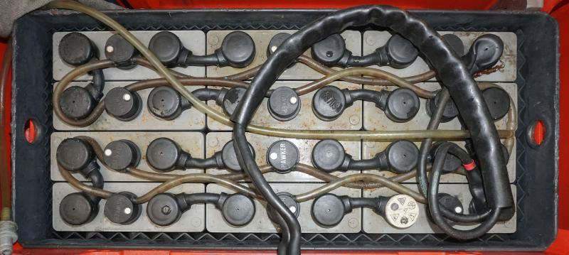 Linde L 14 AS 131 - Emelőtargoncá: 4 kép. Linde L 14 AS 131 - Emelőtargoncá: 4 kép.