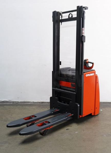 Linde L 14 i 1173 - Emelőtargoncá: 2 kép. Linde L 14 i 1173 - Emelőtargoncá: 2 kép.