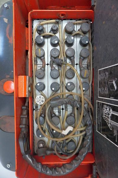 Linde L 14 i 372 - Emelőtargoncá: 4 kép. Linde L 14 i 372 - Emelőtargoncá: 4 kép.