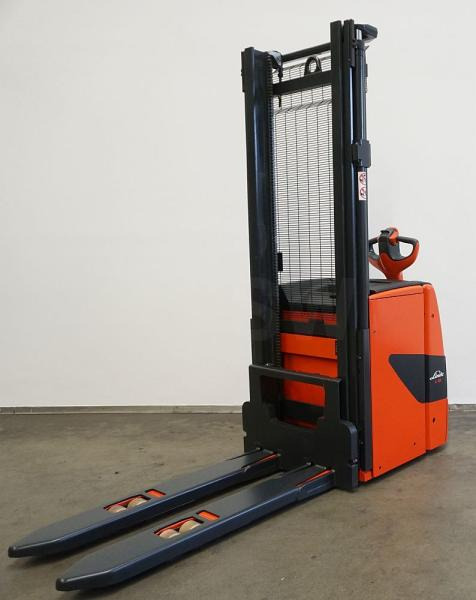 Linde L 16 1173 - Emelőtargoncá: 2 kép. Linde L 16 1173 - Emelőtargoncá: 2 kép.