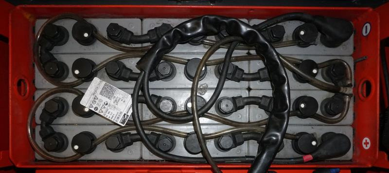 Linde L 16 1173 - Emelőtargoncá: 4 kép. Linde L 16 1173 - Emelőtargoncá: 4 kép.