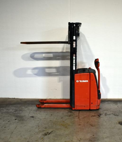 Linde L 16 1173 - Emelőtargoncá: 3 kép. Linde L 16 1173 - Emelőtargoncá: 3 kép.