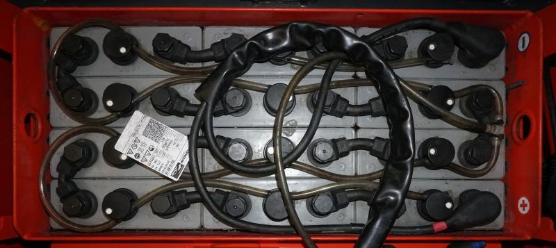 Linde L 16 1173 - Emelőtargoncá: 4 kép. Linde L 16 1173 - Emelőtargoncá: 4 kép.