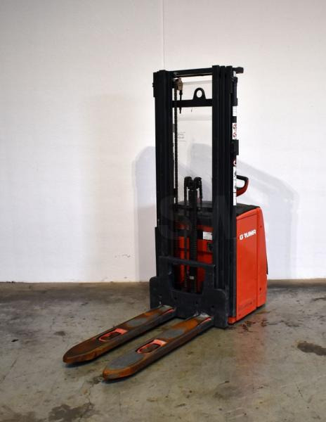 Linde L 16 1173 - Emelőtargoncá: 2 kép. Linde L 16 1173 - Emelőtargoncá: 2 kép.