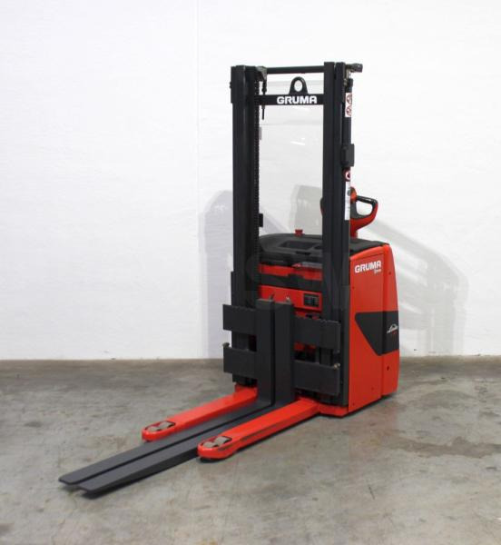 Linde L 16 1173 - Emelőtargoncá: 2 kép. Linde L 16 1173 - Emelőtargoncá: 2 kép.