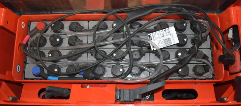 Linde L 16 1173 - Emelőtargoncá: 4 kép. Linde L 16 1173 - Emelőtargoncá: 4 kép.