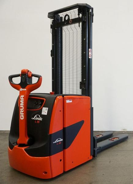 Linde L 16 1173 - Emelőtargoncá: 1 kép. Linde L 16 1173 - Emelőtargoncá: 1 kép.
