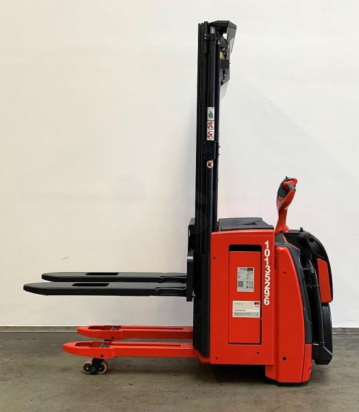 Linde L 16 AP i 1173 - Emelőtargoncá: 4 kép. Linde L 16 AP i 1173 - Emelőtargoncá: 4 kép.