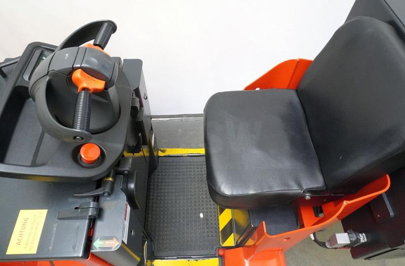 Linde P 50 C 1190 - Elektromos vontató: 3 kép. Linde P 50 C 1190 - Elektromos vontató: 3 kép.