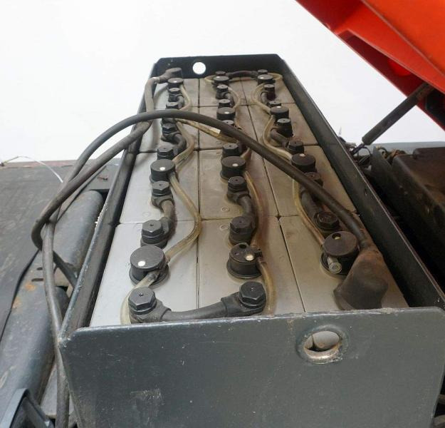 Linde P 60 Z 126 - Elektromos vontató: 5 kép. Linde P 60 Z 126 - Elektromos vontató: 5 kép.