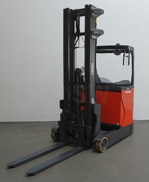 Linde R 12 B 1120 - Tolóoszlopos targoncá: 2 kép. Linde R 12 B 1120 - Tolóoszlopos targoncá: 2 kép.