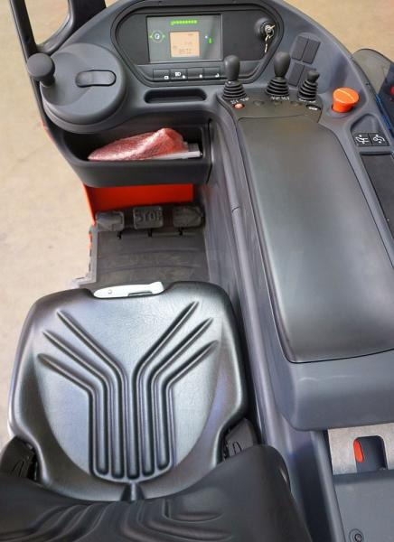 Linde R 12 B 1120 - Tolóoszlopos targoncá: 3 kép. Linde R 12 B 1120 - Tolóoszlopos targoncá: 3 kép.