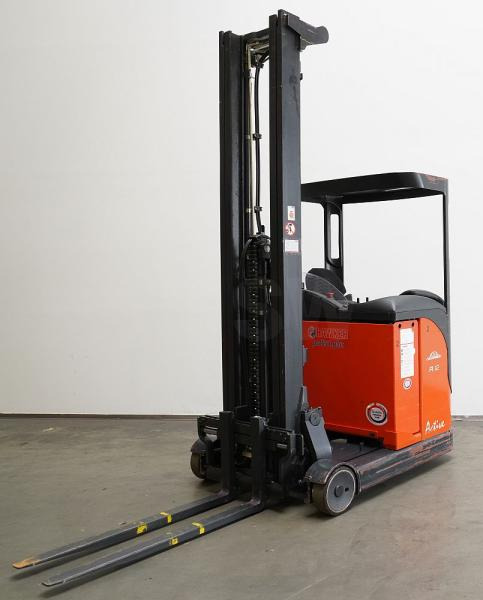 Linde R 12 C 115 - Tolóoszlopos targoncá: 2 kép. Linde R 12 C 115 - Tolóoszlopos targoncá: 2 kép.