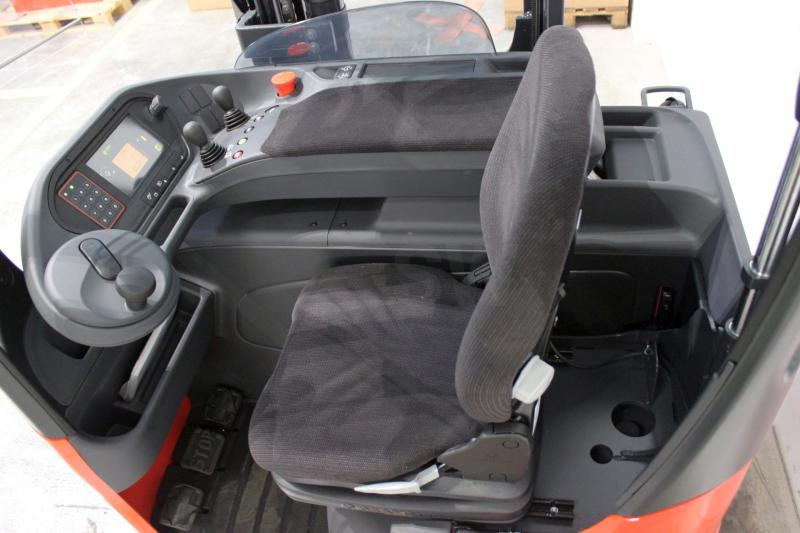 Linde R 14 1120 - Tolóoszlopos targoncá: 3 kép. Linde R 14 1120 - Tolóoszlopos targoncá: 3 kép.