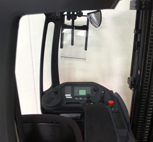 Linde R 16 1120 - Tolóoszlopos targoncá: 3 kép. Linde R 16 1120 - Tolóoszlopos targoncá: 3 kép.
